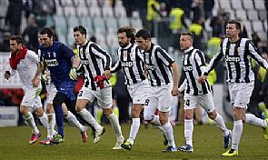 يوفينتوس يطارد نابولي بقمة الدوري الايطالي