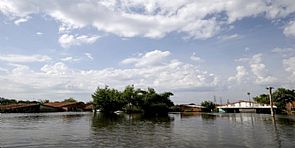 فيضانات تحول مدينة في باراغواي إلى جزيرة