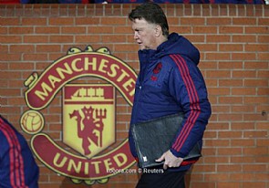 مانشستر يونايتد يلغي صفقات الشتاء تحسبا لرحيل فان غال