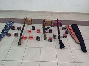 بلاغ تهديد أسري يكشف عن تاجر أسلحة بالجهراء