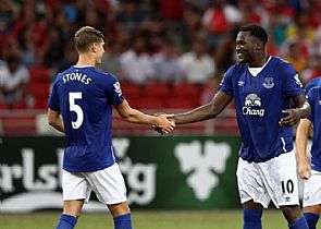 فان غال يأمل في إنقاذ موسمه بثنائي إيفرتون