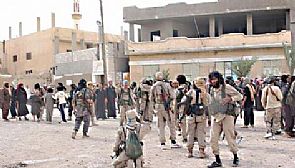 سكان تدمر يتظاهرون ضد القصف الروسي ويطالبون ”داعش” بحمايتهم