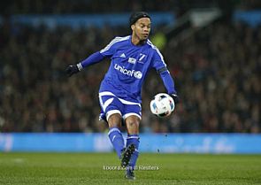 وكيل أعماله يؤكد: رونالدينيو مطلوب في إنجلترا