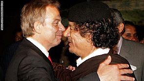 بلير نصح القذافي بالرحيل والبحث عن مكان آمن قبل الإطاحة به