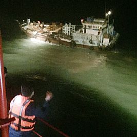 انقاذ ‘لنج’ ايراني