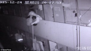 2FE1520B00000578-0-image-a-58_1452189125681