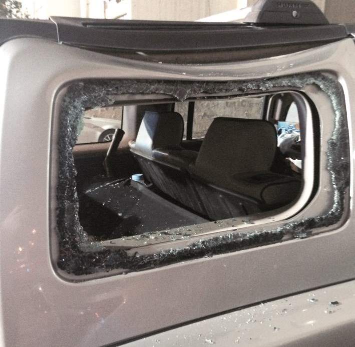 فتاة سقطت من «السادس» على سيارة في حولي
