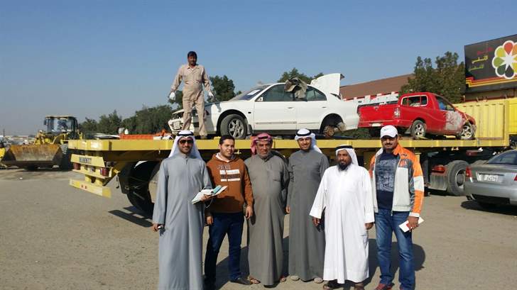 بلدية الأحمدي: رفع 10 سيارات مهملة وتحرير 13 إنذاراً في منطقة الفحيحيل الصناعية