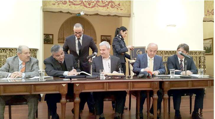 الكويت تمنح تركيا 20 مليون دولار لتعليم وعلاج اللاجئين السوريين