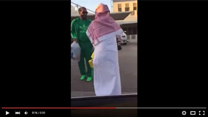 فيديو… الاعتداء على النجم السعودي السابق محمد عبدالجواد وسرقة سيارته