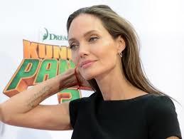 انجيلينا تصدم جمهورها باطلالة مخيفة !