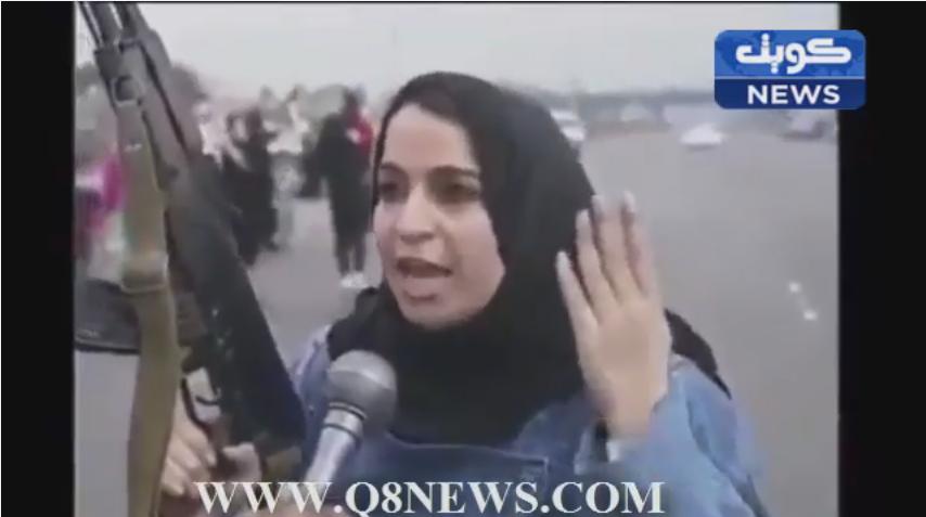 كويتية من ضمن المقاومة الباسلة تتحدث لحظة #تحرير_الكويت متمسكة بسلاحها