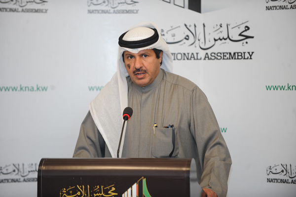 موسى لـ عاشور: «باب مجلس الأمة يسع جمل»