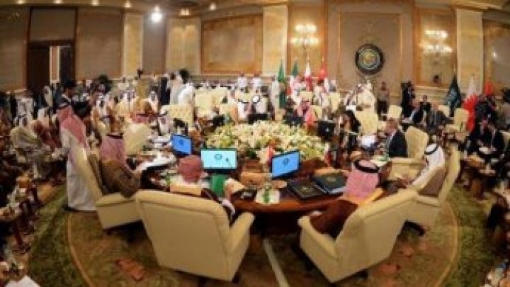 هل تدني أسعار النفط يشكل فرصة لدول الخليج لإطلاق إصلاحات اقتصادية؟