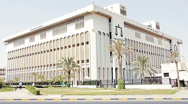 حبس 4 مواطنين أسبوعين بتهمة الإساءة للقضاء