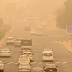 «موجة الغبار» طبيعية في المطار وشلل بـ«الموانئ»