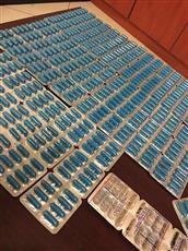 «جمارك المطار» تضبط وافداً حاول تهريب ١٠٠٠ حبة «تريمادول»