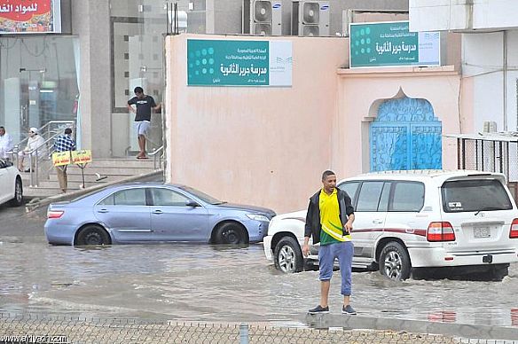 الرياض تُعلّق الدراسة غداً جراء الأمطار الغزيرة