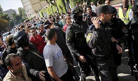 الأمن المصري يواجه مظاهرات احتجاجية بالخرطوش وقنابل الغاز