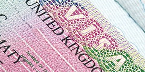 ضبط عصابة لتزوير (الفيزا) مكونة من مواطنين و مصري