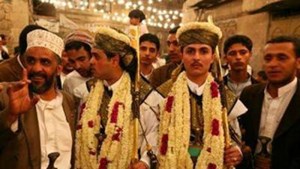 بالفيديو.. ثور هائج يقتحم عرسًا في اليمن.. شاهد ماذا حدث