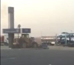 بالفيديو.. سرقة ماكينة صراف آلي بجرار زراعي في السعودية