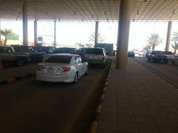 الجمارك تكشف حقيقة منع عبور السيارات السعودية للكويت