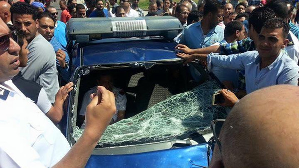 بالصور.. شرطي مصري يقتل شاباً بسبب كوب شاي