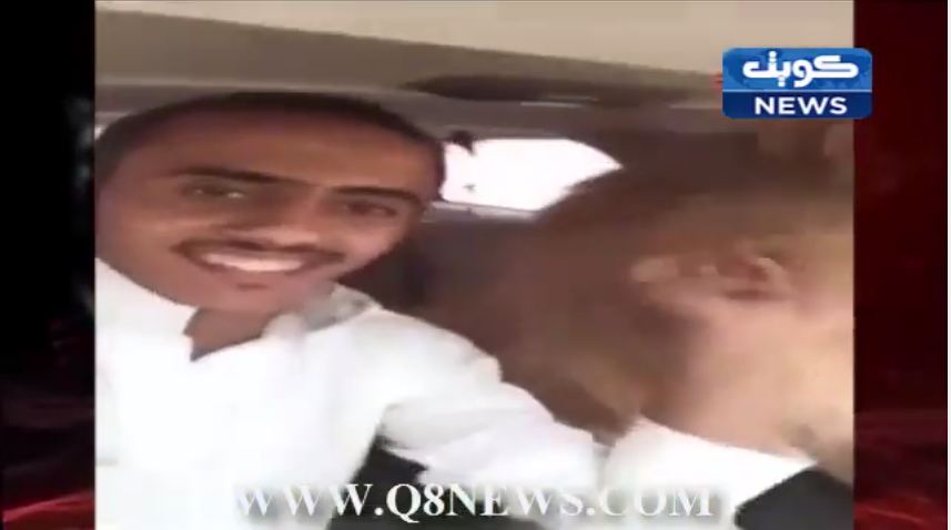 فيديو: علاقة عجيبة و غريبة بين سعودي واسد!