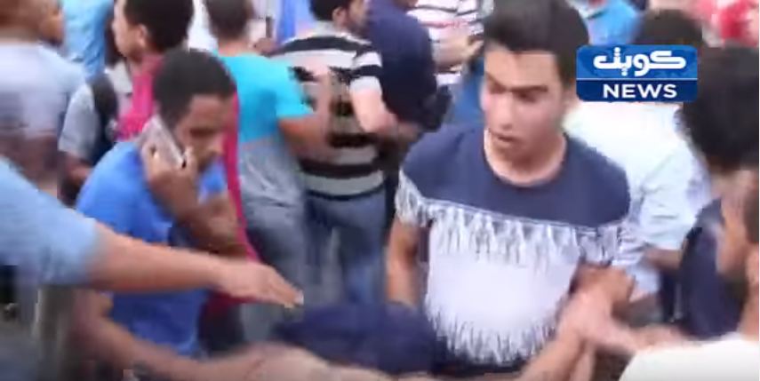 فيديو…مصر : مؤيدة للسيسي تدهس المتظاهرين بسيارتها في ميدان المساحة !!