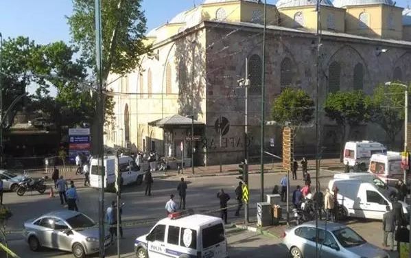 انتحارية تفجر نفسها غربي تركيا ومقتل وإصابة 11