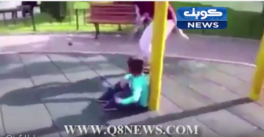#فيديو يدمي القلب : شاب يخيف طفل سوري في احدى حدائق #تركيا عندما طلب منه ان يختبيء من غاره جوية