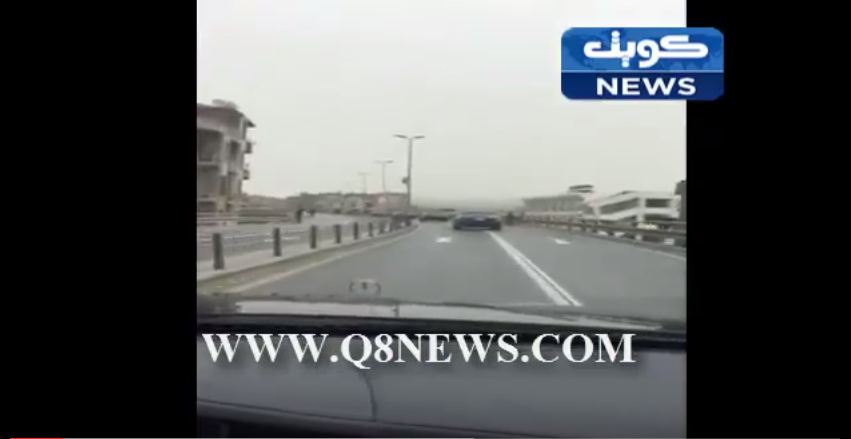 فيديو مسرب من داخل موكب الملك سلمان : شاهدوا العدد المهول للحراسة