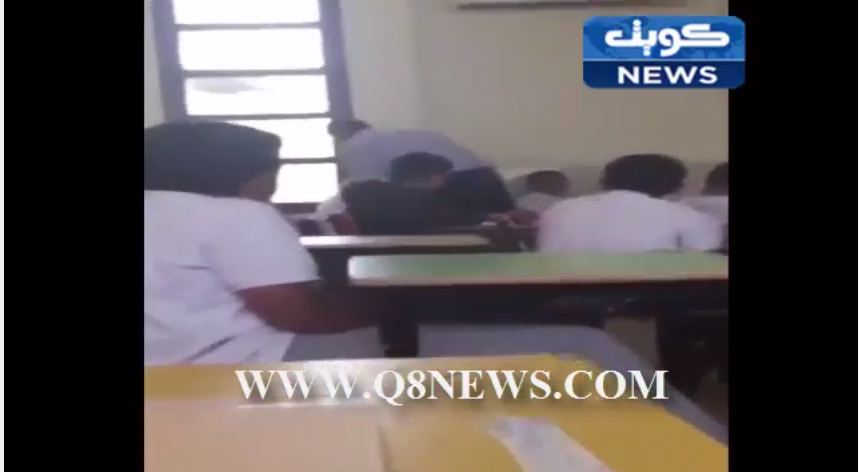 فيديو: مدرس مادة الاسلامية بإحدى المدارس يعتدي بالضرب المبرح على الطلبة !!