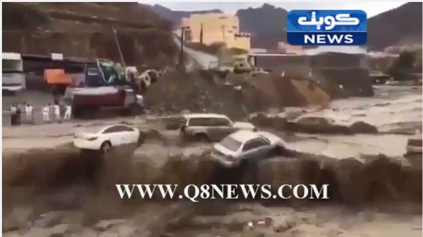 فيديو: مشاهد مرعبة لسيول عارمة تجرف السيارات وتغطي المباني في السعوديه #جازان