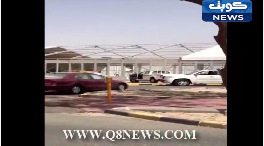 فيديو: وزارة الداخلية والبلدية تزيلان الخيام المنصوبة أمام مقر اتحاد البترول لمنع الإضراب