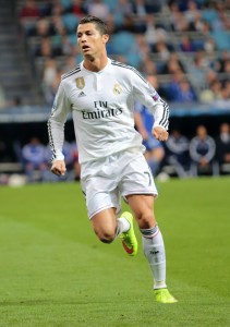 Ronaldo_vs._FC_Schalke_04_(16854146922)