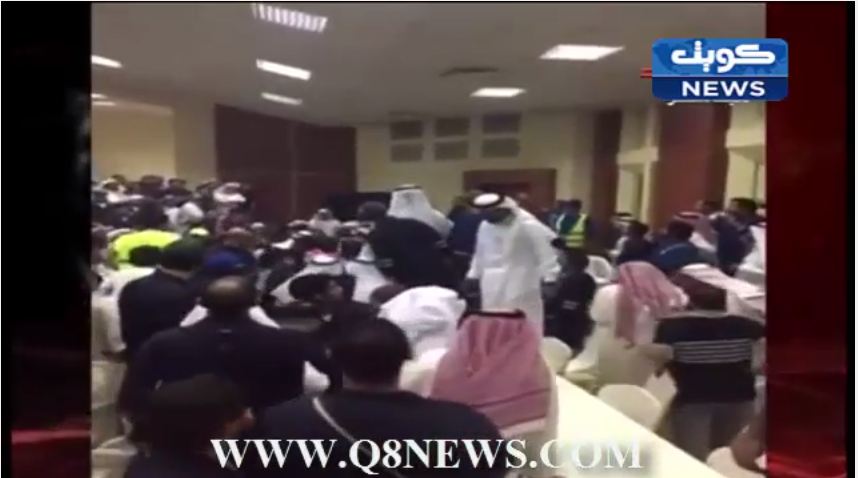 فيديو: ‫هوشة بين نقابات النفط بعد الاعلان عن انهاء الاضراب‬ !!