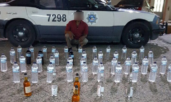 «آسيوي» بـ48 زجاجة خمر.. في قبضة فرقة إسناد حولي