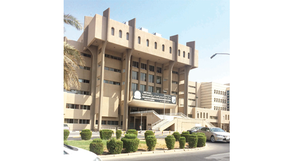 صعوبات مالية وإدارية تواجه «كلية الطب» و المختبر الإكلينكي لم تُوفَّر مستلزماته منذ عام