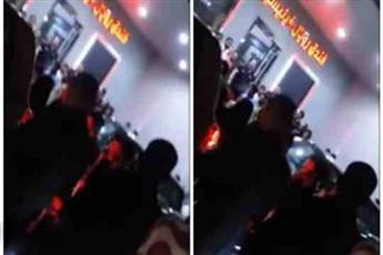 بالفيديو … هوشة شباب سعوديين وحراس أمن ديسكو في فندق بالبحرين