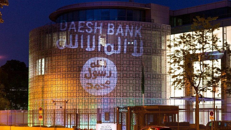 علم “داعش” يكسو السفارة السعودية في برلين