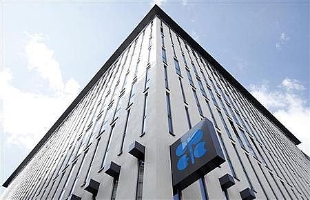 اوبك يرتفع الى 77ر44 دولار للبرميل