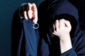 سعودية تدفع 55 ألفاً لتحصل على الطلاق بسبب” الصلاة” بعد زواج دام 5 أيام