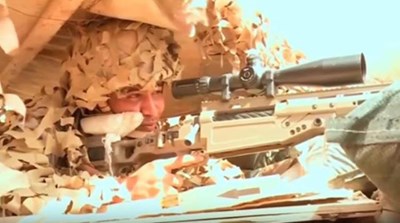 بالفيديو.. صراع مثير بين قناص سعودي وآخر حوثي.. شاهد كيف انتهى؟