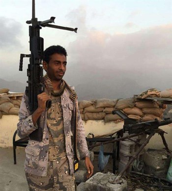 جندي سعودي مبتور الأصابع ينقذ زميله من الموت حرقاً بعد انفجار لغم بدوريتهما في جازان