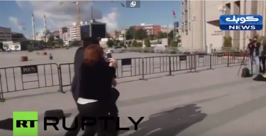 فيديو: ‫لحظة محاولة اغتيال الصحفي التركي المتهم بافشاء اسرار عسكرية