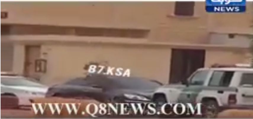 بالفيديو…الإطاحة «بمفحط» حاول الهروب من سيارة شرطة