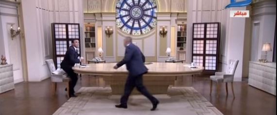 فيديو: شوبير يضرب المعلق الرياضي أحمد الطيب على الهواء!