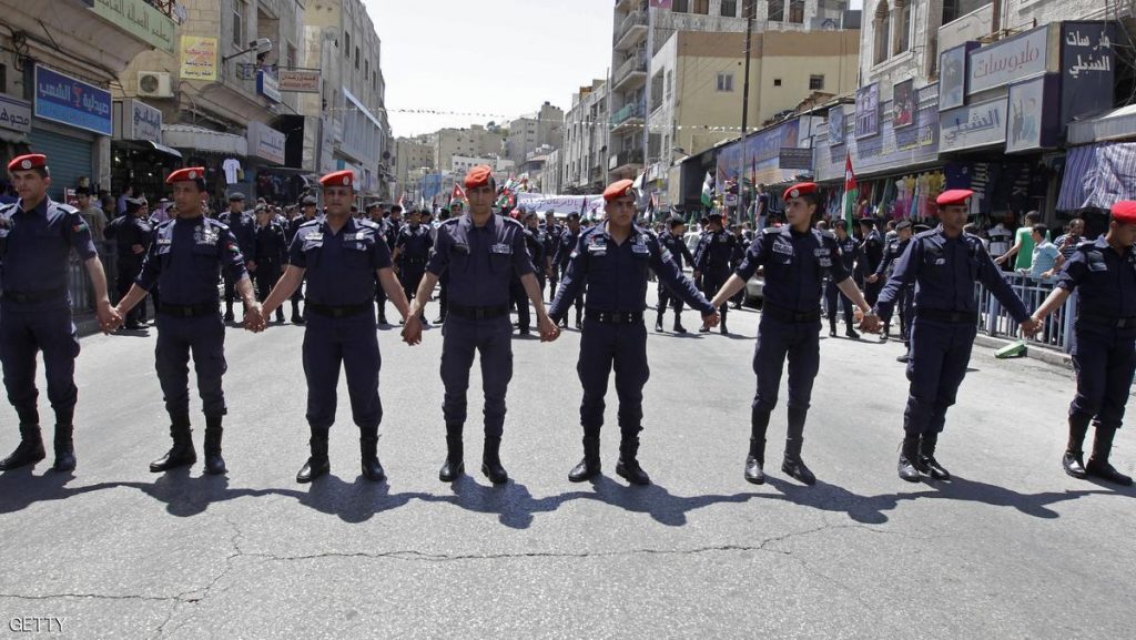 جرحى من الدرك الأردني باشتباكات في ذيبان